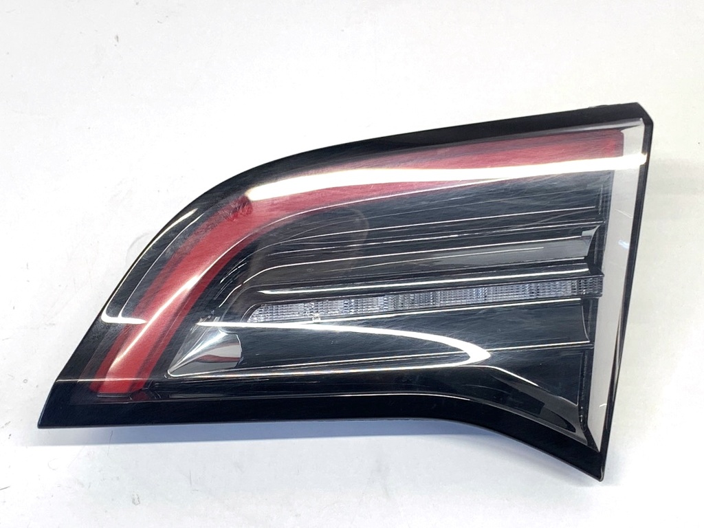 [STARK-879442] Piloto trasero derecho TESLA Model Y (5YJY) 2019-2022