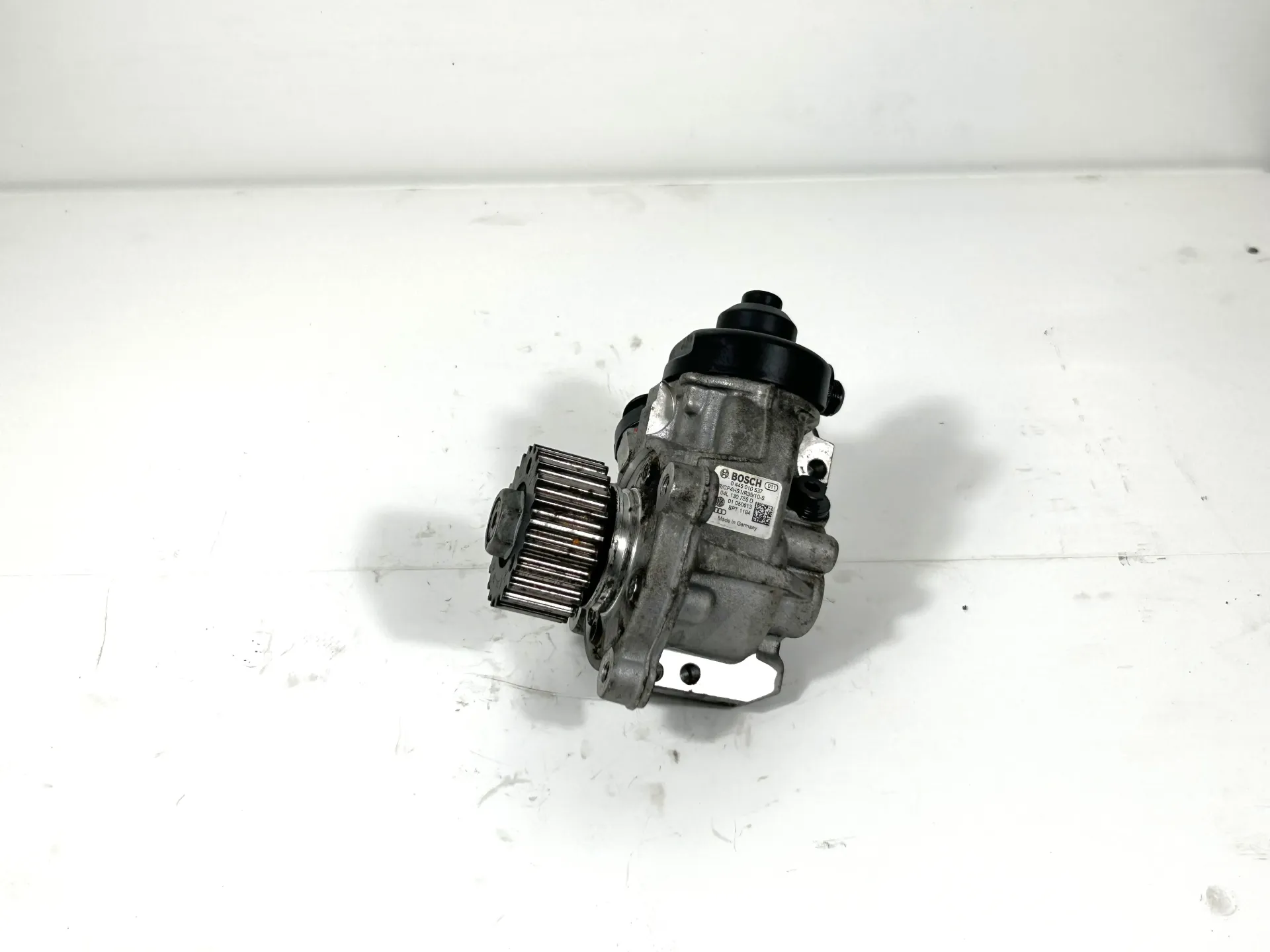 Bomba inyectora Volkswagen Golf 1,6 TDI CLHA 04L130755D