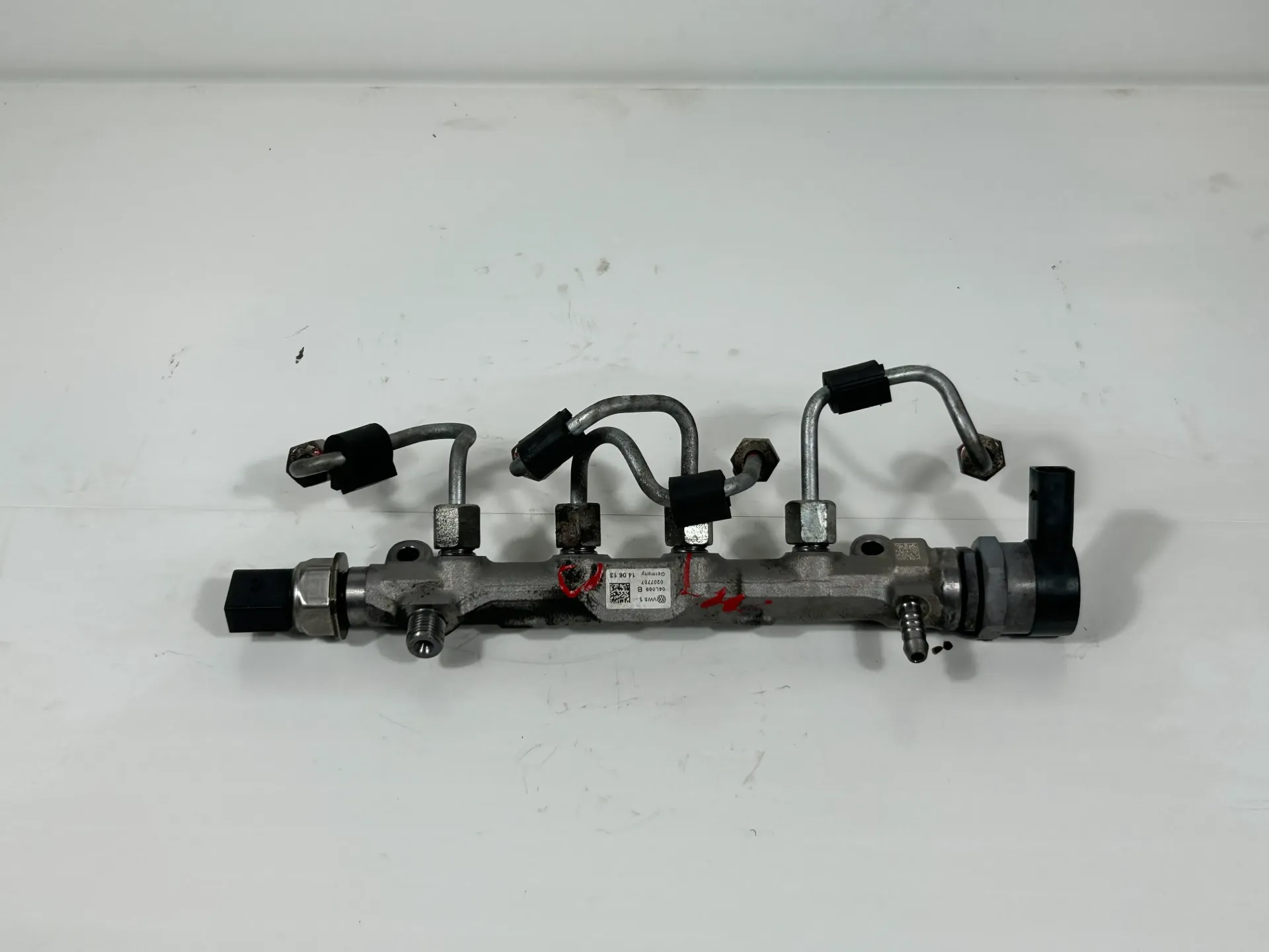 Rampa inyección Volkswagen Golf 1,6 TDI CLHA 04L089B