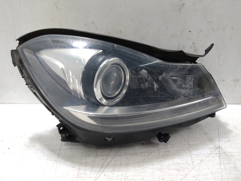 [MTD-550110] Faro derecho Mercedes-Benz Clase C