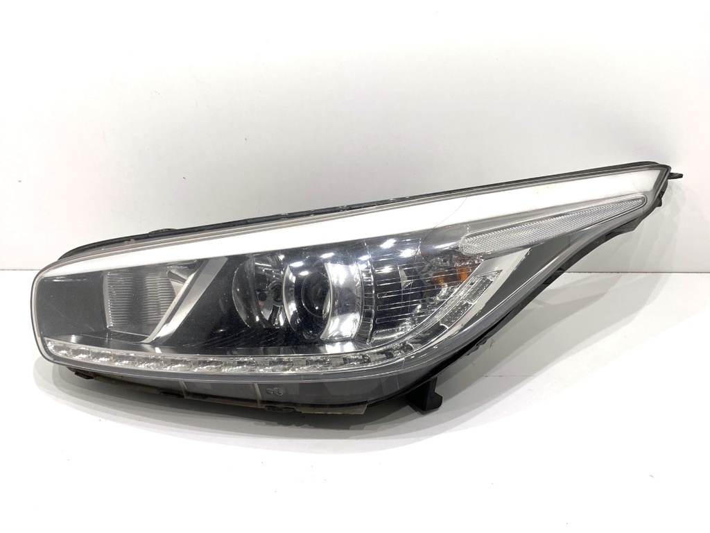 [STARK-906990] Faros delanteros izquierdo KIA CEE'D Sportswagon (JD) 2012-2018