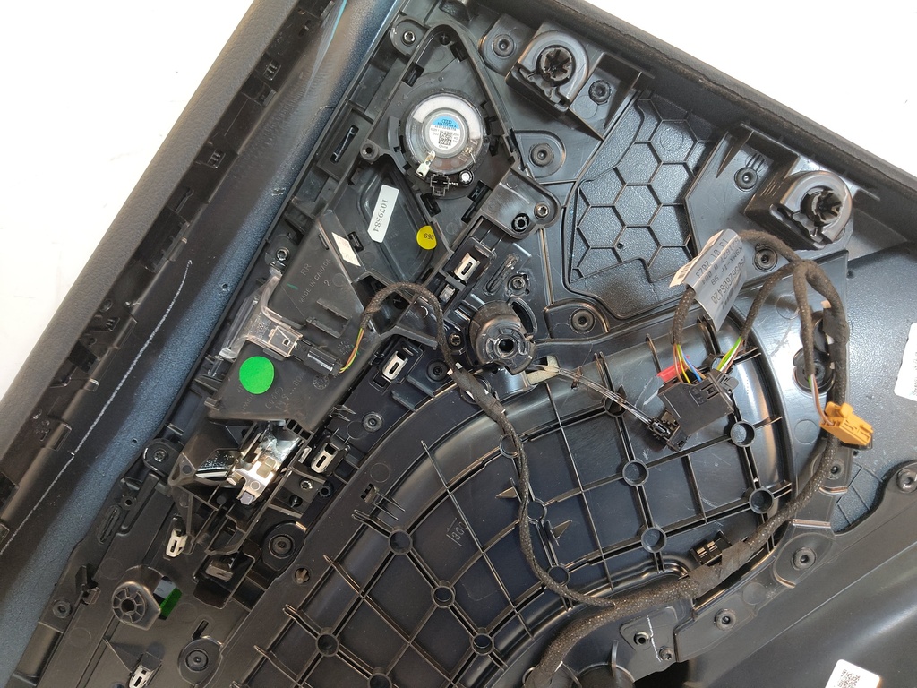 [MTD-529108] Panel interior puerta trasera derecha Audi Q5 FYT