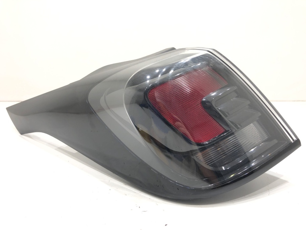 [STARK-752110] Piloto trasero izquierdo OPEL CROSSLAND X / CROSSLAND (P17, P2QO) 2017-2022