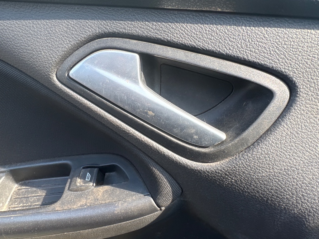 [MTD-529091] Tirador interior puerta delantera izquierda Ford Focus III