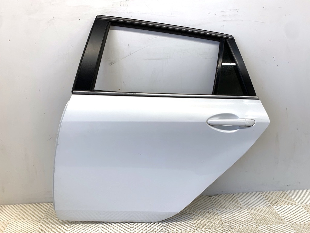 [STARK-897742] Puerta trasera izquierda Mazda 6 Kombi (GH) 2007-2013