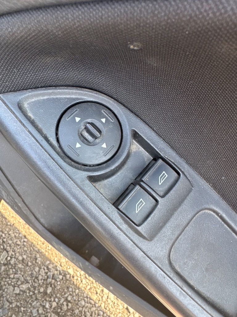 [MTD-529085] Interruptor elevalunas eléctrico delantero derecho Ford Focus III