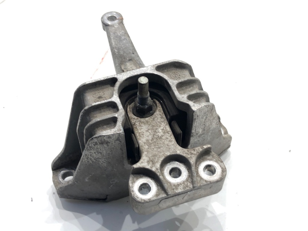 [STARK-917645] Soporte de motor derecho HYUNDAI i30 (PDE, PD, PDEN) 1.4 MPI 74 kW 2016-2022