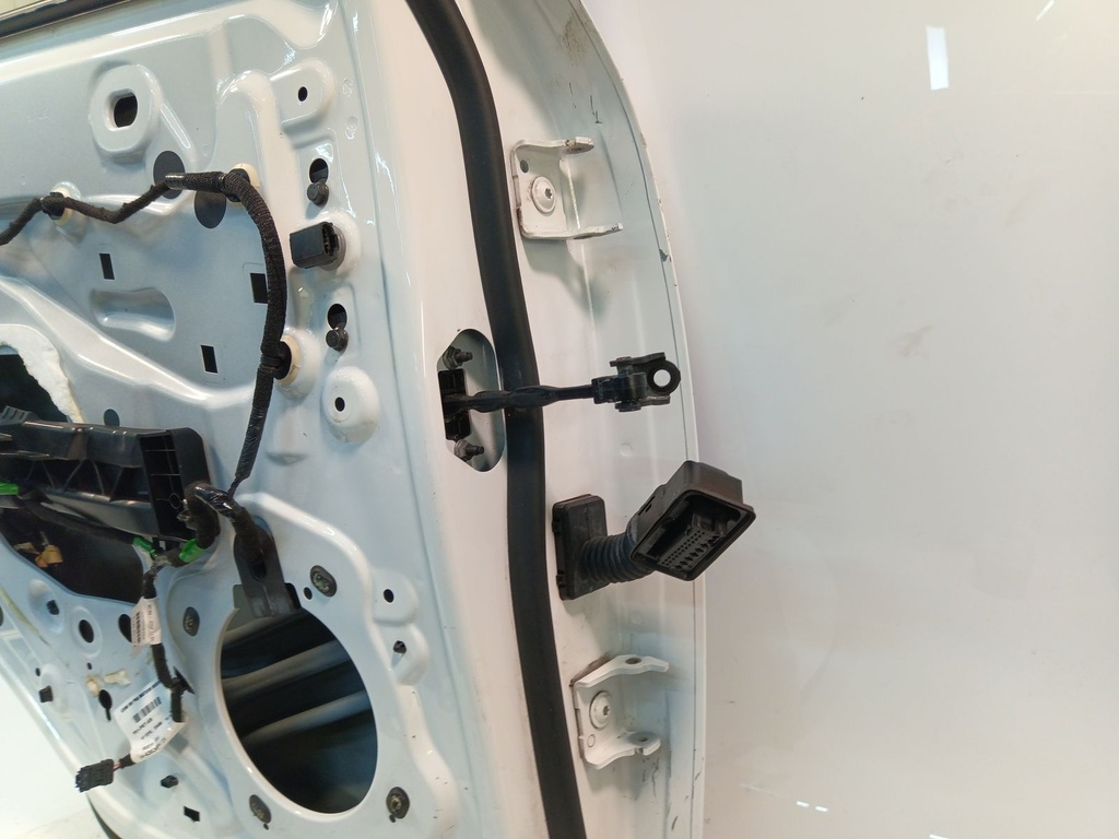 [MTD-497734] Puerta trasera izquierda Peugeot 308 1.5 BlueHDI 130 diésel YHZ DV5R YH01 9836952480