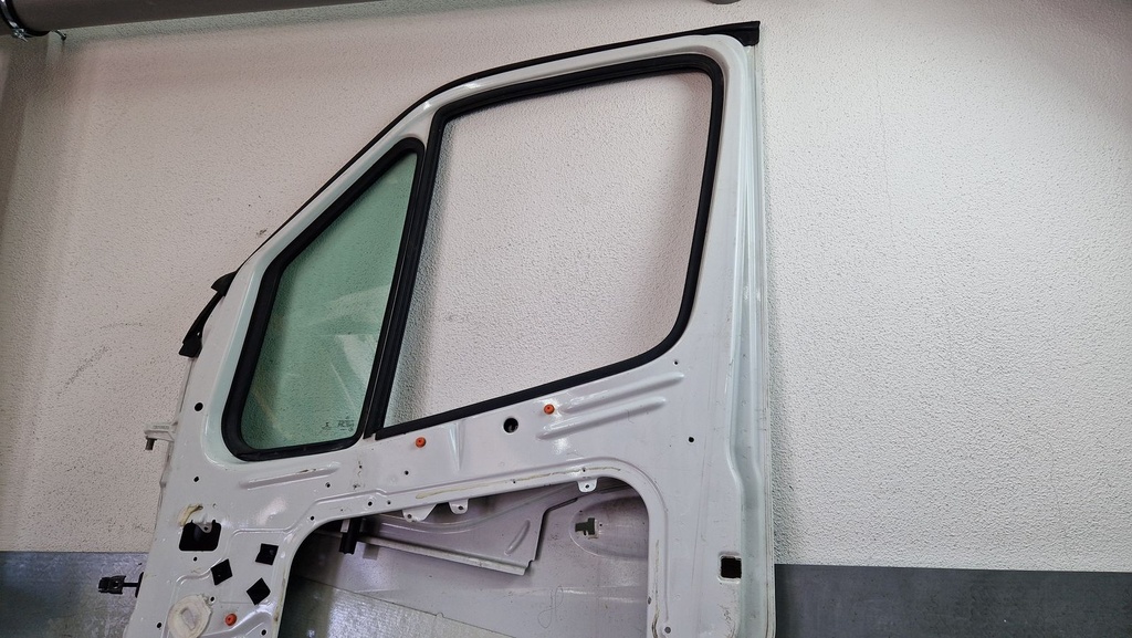 [MTD-509667] Puerta delantera derecha Mercedes Sprinter B907 2018-2021