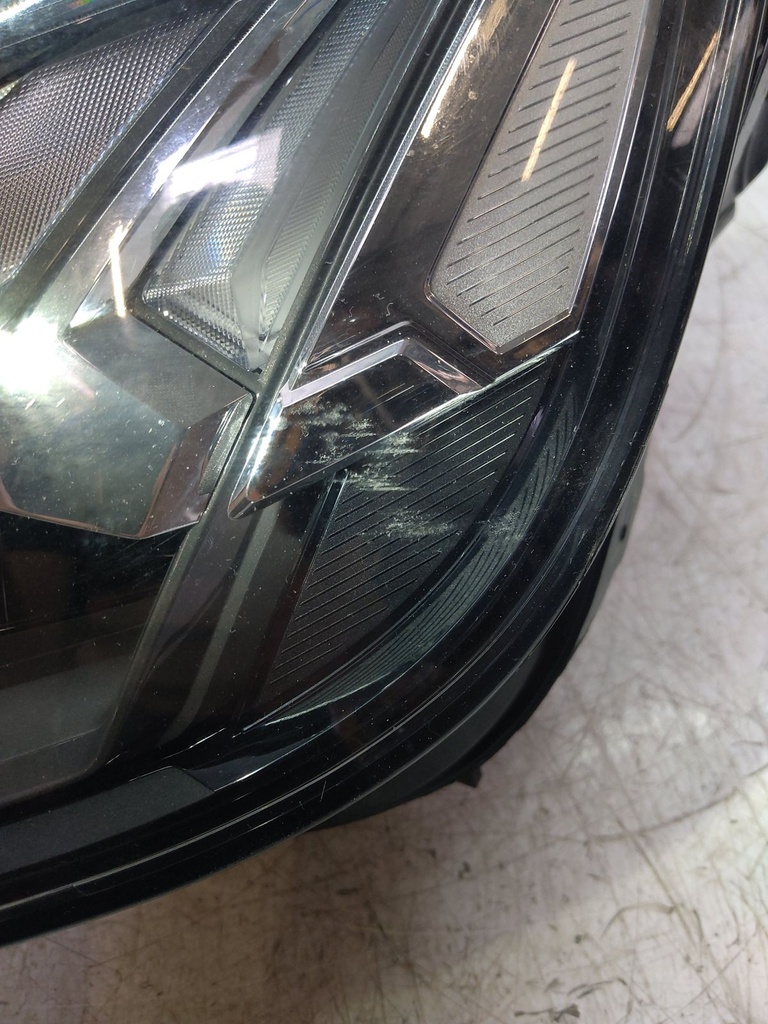 [MTD-524757] Faro izquierdo Audi Q5 2023 Z7S Grey