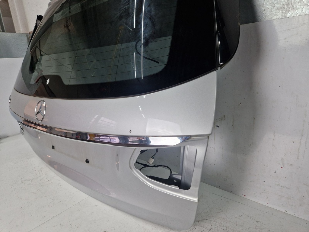 [MTD-497754] Portón trasero Mercedes Clase C C300 AMG W205 2.0