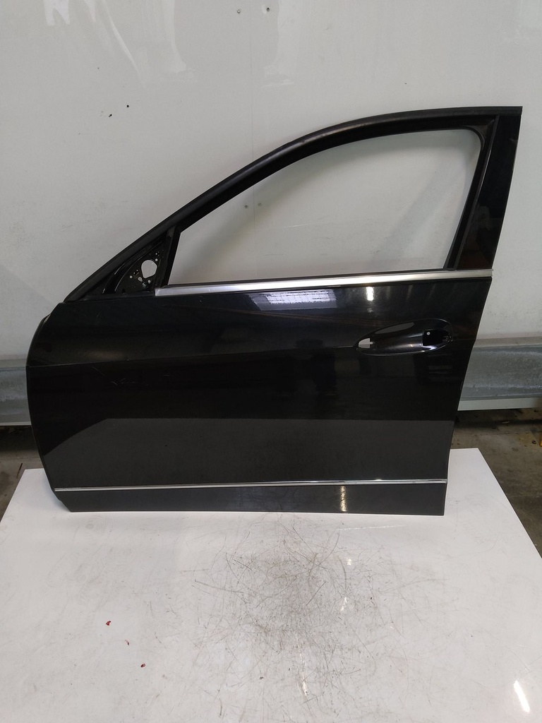[MTD-515949] Puerta delantera izquierda negro obsidiana 197 para Mercedes Clase E W212 OM651