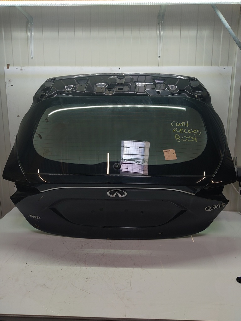 [MTD-505635] Tapa del maletero negra GAC Infiniti Q30 M270.920