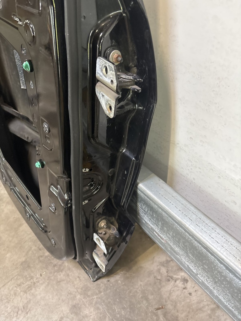 [MTD-507883] Puerta trasera izquierda negra para Jeep Cherokee IV WK 3.0 CRD V6 4x4 EXF