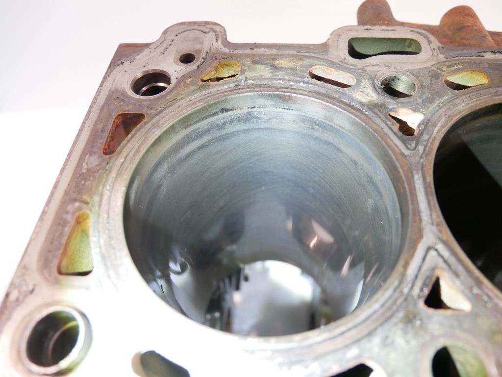 [MTD-482189] Bloque motor Renault Nissan Trafic MK2 Primastar 2.0 dCi M9R786 2006-