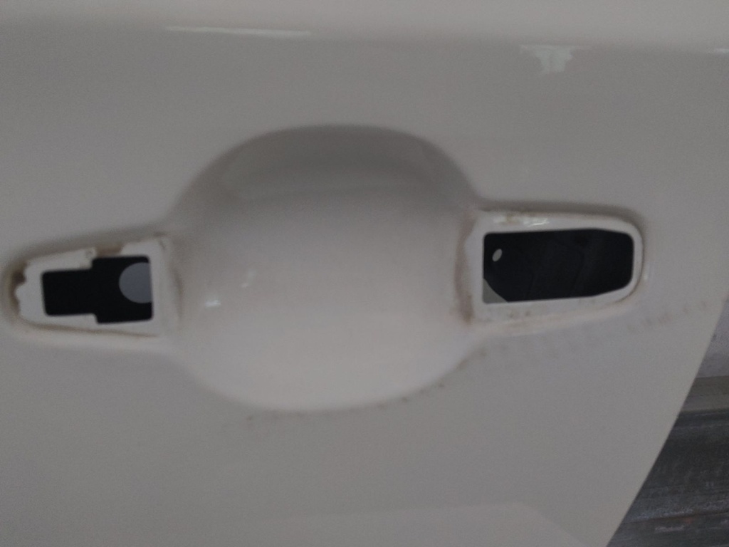 [MTD-515970] Puerta trasera izquierda polar blanca W32B Mitsubishi L200 2.4 4N15
