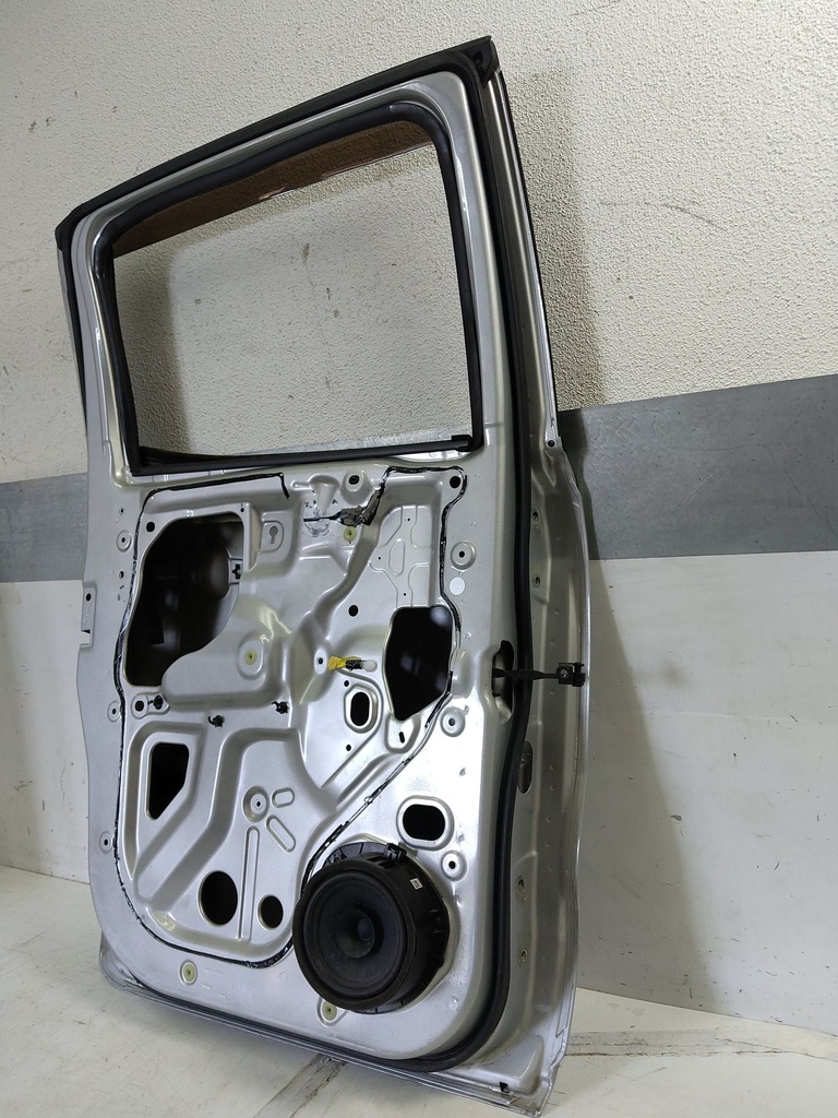[MTD-523729] Puerta trasera izquierda Ford Ranger 2.0 DB39-2120125-AC Moondust Silver
