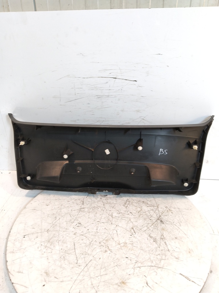 [MTD-528580] Revestimiento del portón trasero BMW Serie 1 (E87)