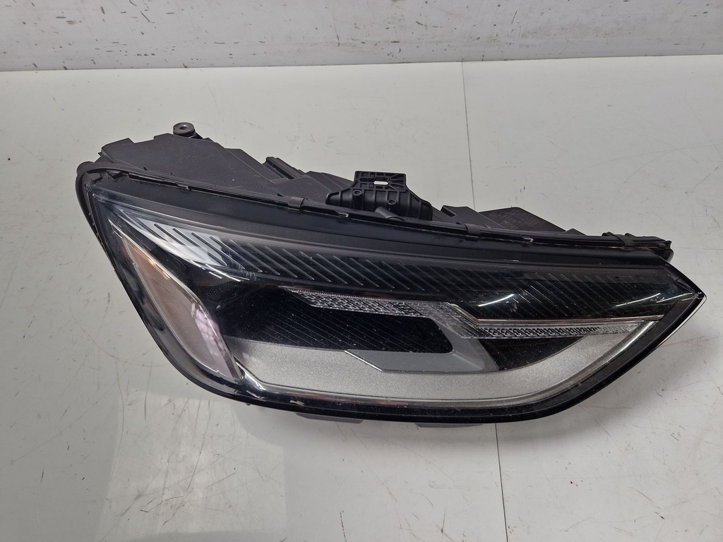 [MTD-497543] Faros delanteros Audi A4 8WC 3.0 TDI V6 Diesel DMG DMGA 8W0941012A
