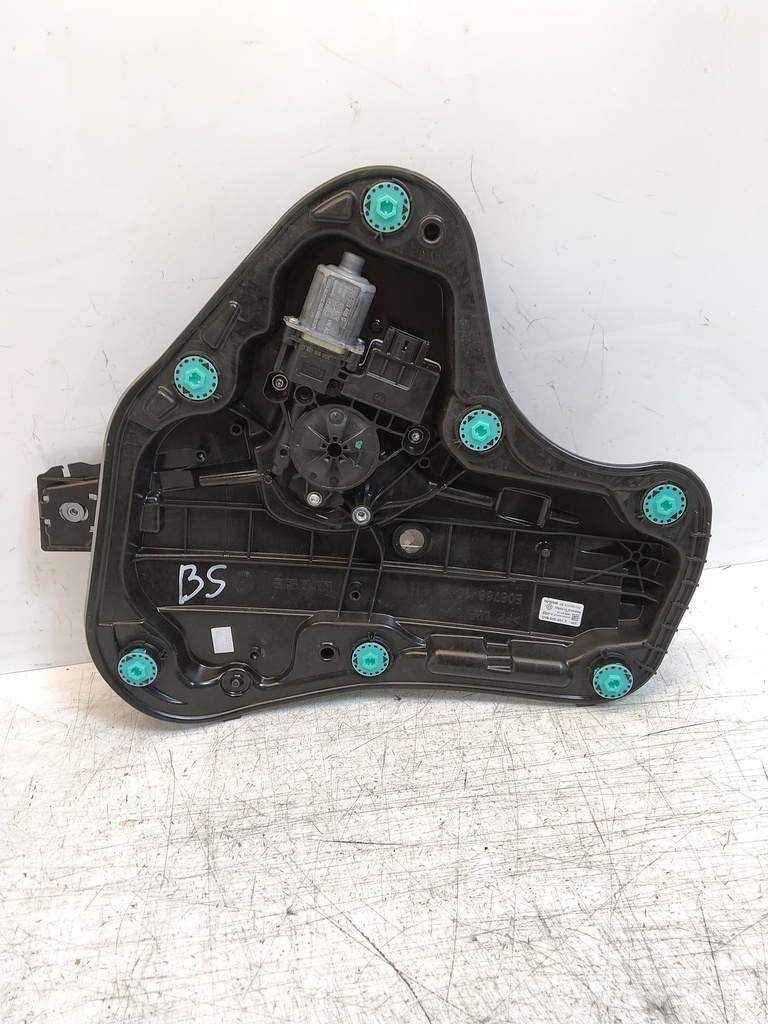 [MTD-528522] Levantacristales trasero izquierdo Volkswagen Golf VIII