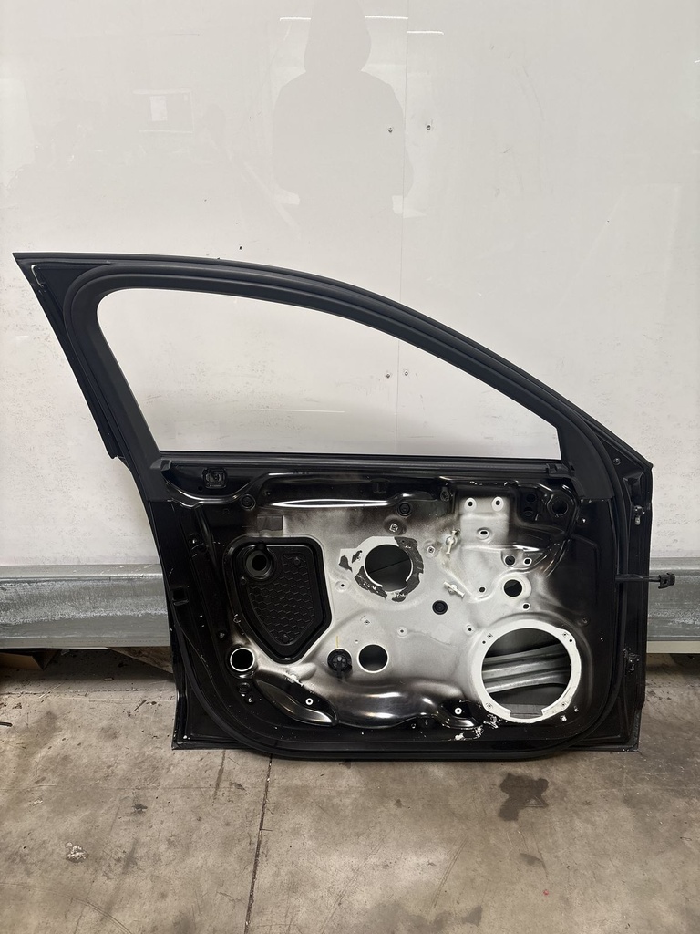 [MTD-510781] Puerta Audi A3 8VM 2.0 quattro Gasolina DJHA DJH 8V5831051D