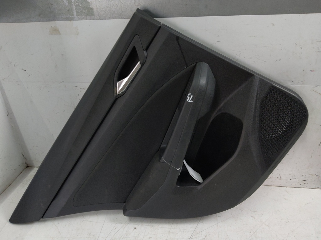 [MTD-528378] Revestimiento de puerta trasera izquierda VW Golf VIII 1.5 TSI