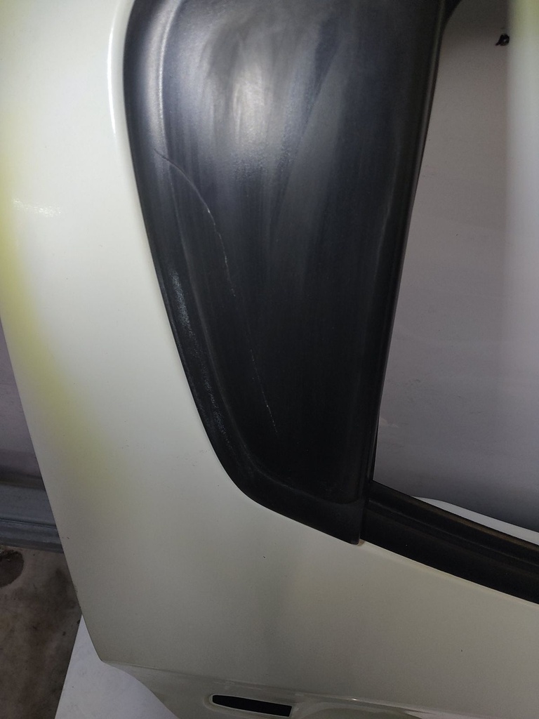 [MTD-515959] Puerta trasera derecha polar blanca Mitsubishi L200 2.4 Diésel 4N15