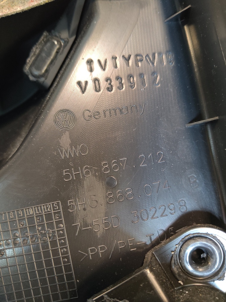[MTD-528375] Revestimiento interior puerta trasera derecha VW Golf VIII