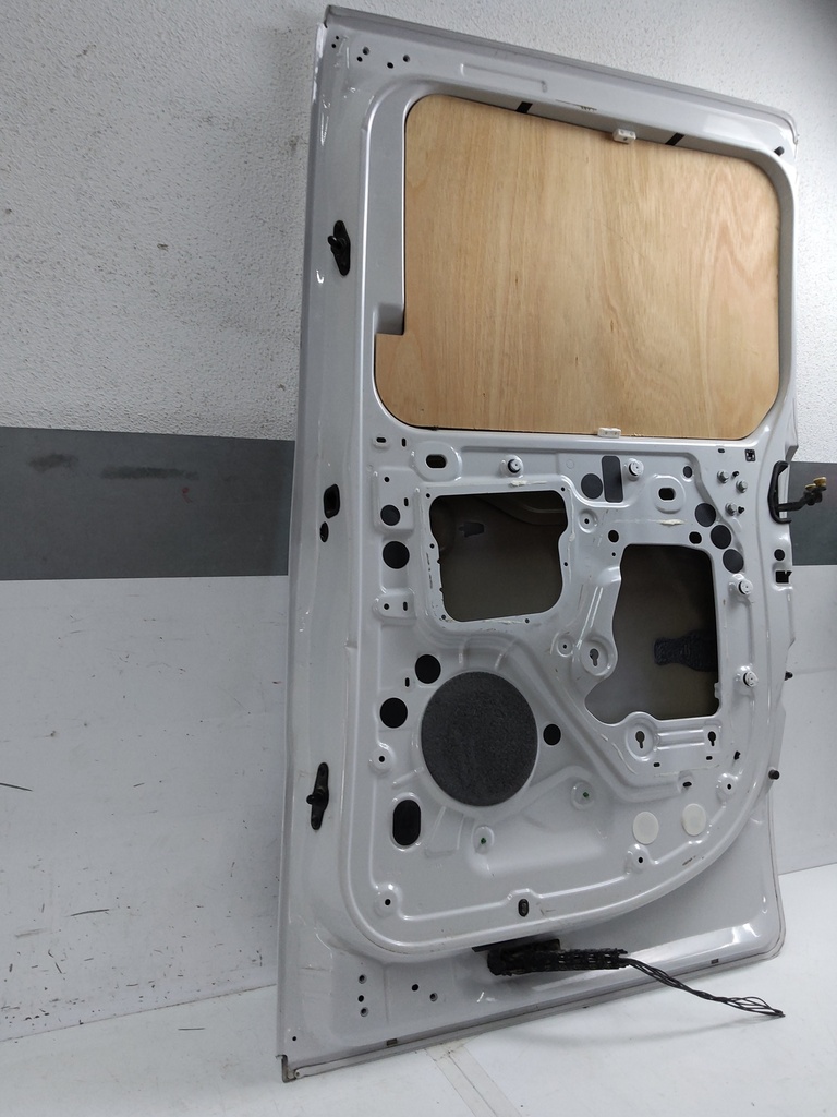 [MTD-521879] Puerta corredera derecha Opel Combo K9 1.5 D 75kW/102CV