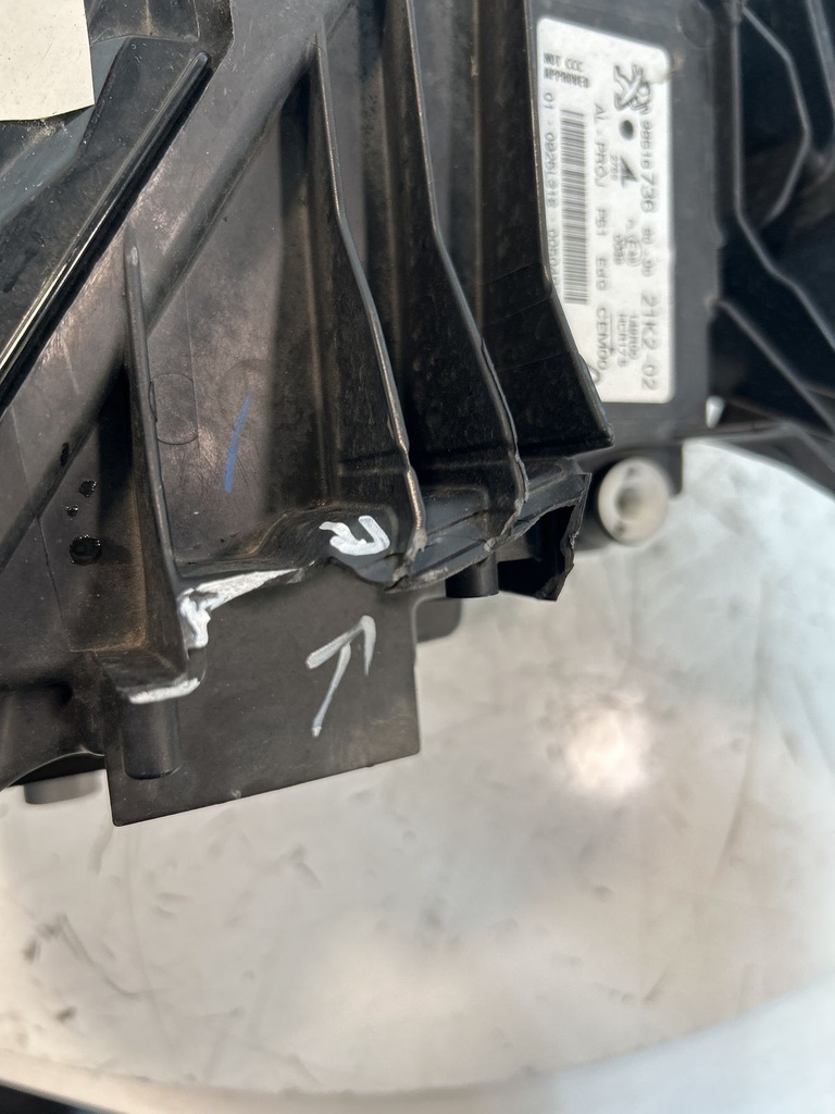 [MTD-496696] Faros Peugeot 308 1.5 BlueHDI 130 Diesel YHZ DV5R YH01 9851673680