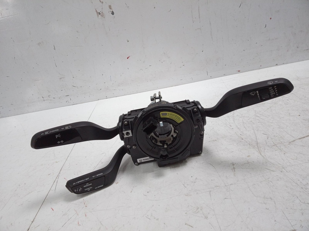 [MTD-499595] Interruptor de columna de dirección Porsche Panamera 971 2021 243 kW (330 CV)