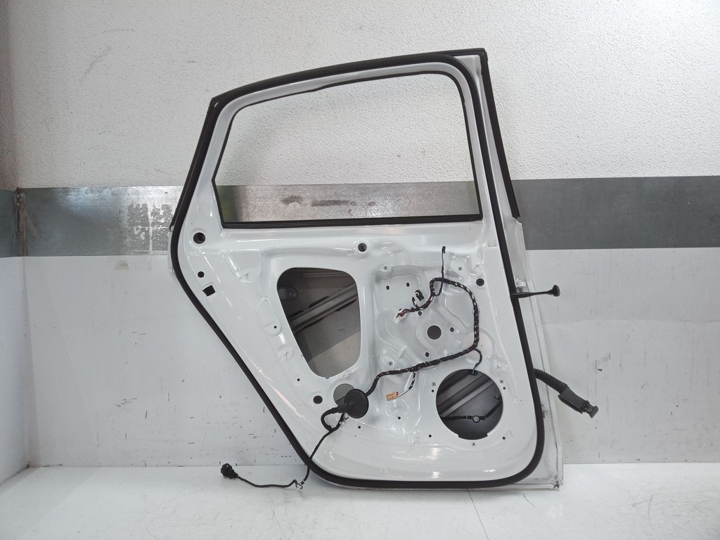 [MTD-499061] Puerta trasera izquierda blanca Y9C para Audi A4 8WC 3.0 TDI V6 (DMG, DMGA)