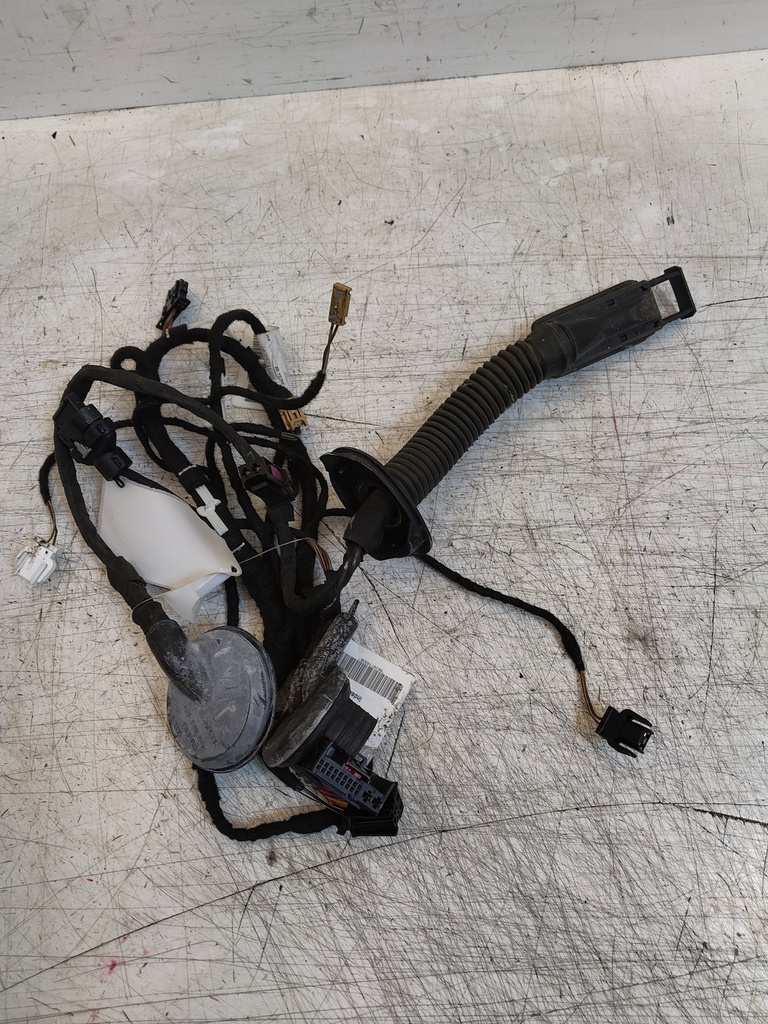 [MTD-528267] Mazo de cables del portón trasero derecho Audi A4 S4 B8 Avant