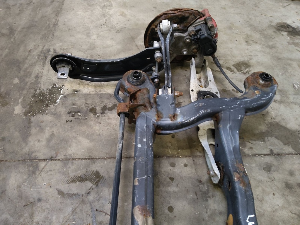 [MTD-514961] Soporte de eje trasero Mercedes Clase A W176 A 200 d 651.930 2463504001