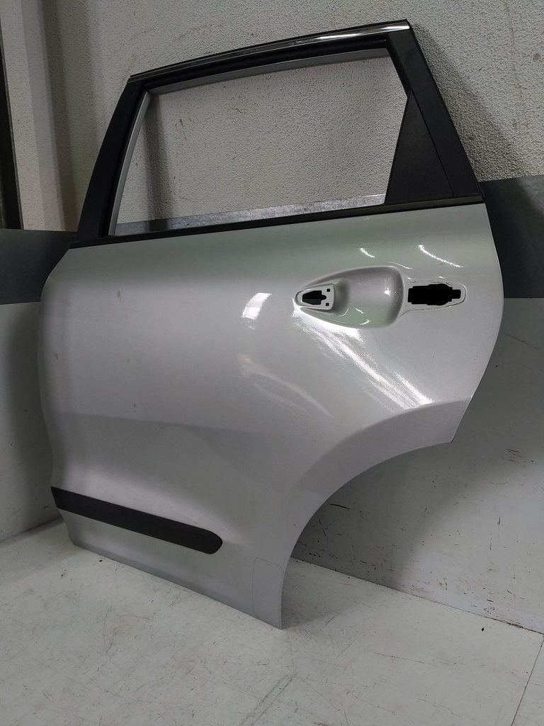 [MTD-520692] Puerta trasera izquierda KIA NIRO I 1.6 GDI G4LE 77003-D7000 SILKY SILVER