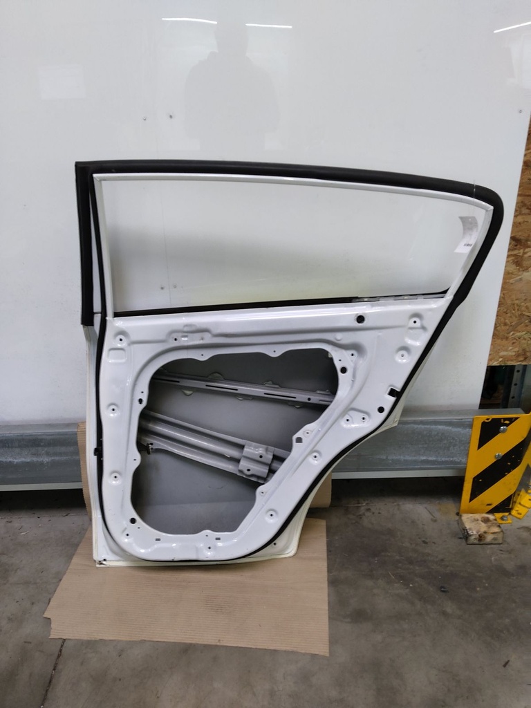 [MTD-503564] Puerta trasera derecha Kia Sportage QLE 1.6 CRDi D4FE 77004-F1000