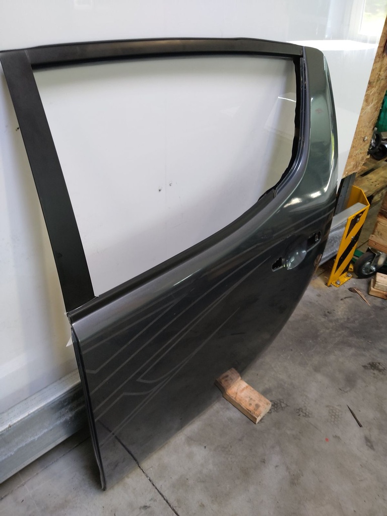 [MTD-504950] Puerta trasera izquierda gris A67B Mitsubishi L200 Triton KB4T 2.5 4D56 5730A201