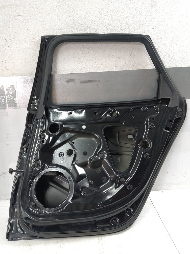 [MTD-520456] Puerta trasera derecha negra Audi A4 B8 S4 3.0 quattro CAKA CAK 8K9833052D