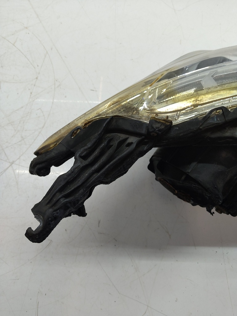 [MTD-523488] Faro de xenón izquierdo Mitsubishi L200 2018 4N15 2.4
