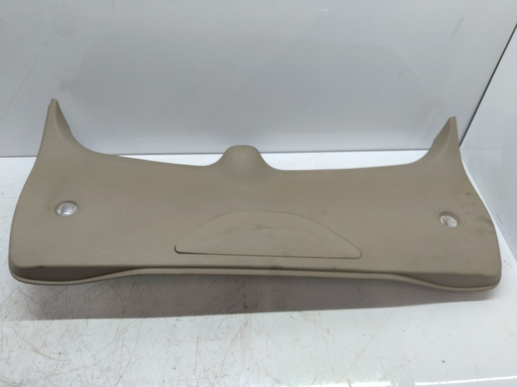 [MTD-528095] Revestimiento de portón trasero para Jeep Cherokee IV WK