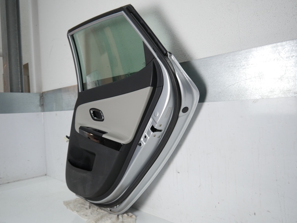 [MTD-492635] Puerta trasera derecha Sparkling Silver Kia Ceed JD 1.6 CRDi D4FB