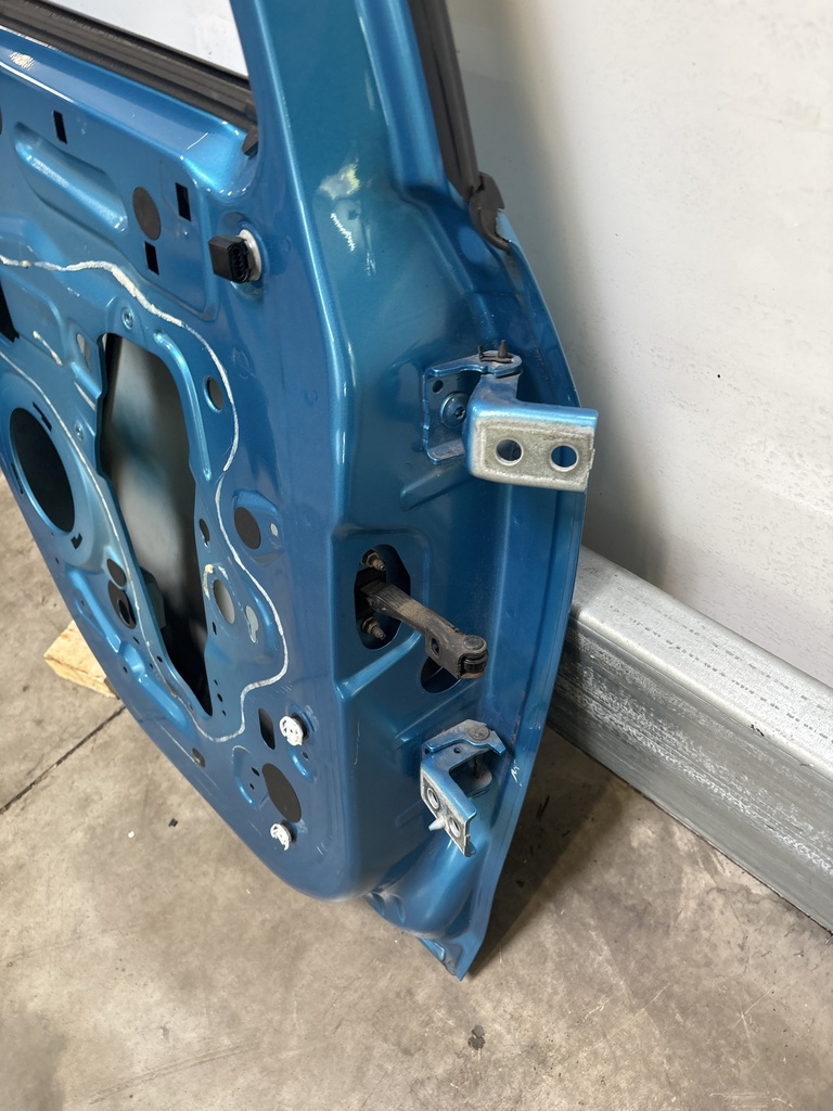 [MTD-507920] Puerta trasera izquierda Peugeot 208 CA 1.0 VTi 2013
