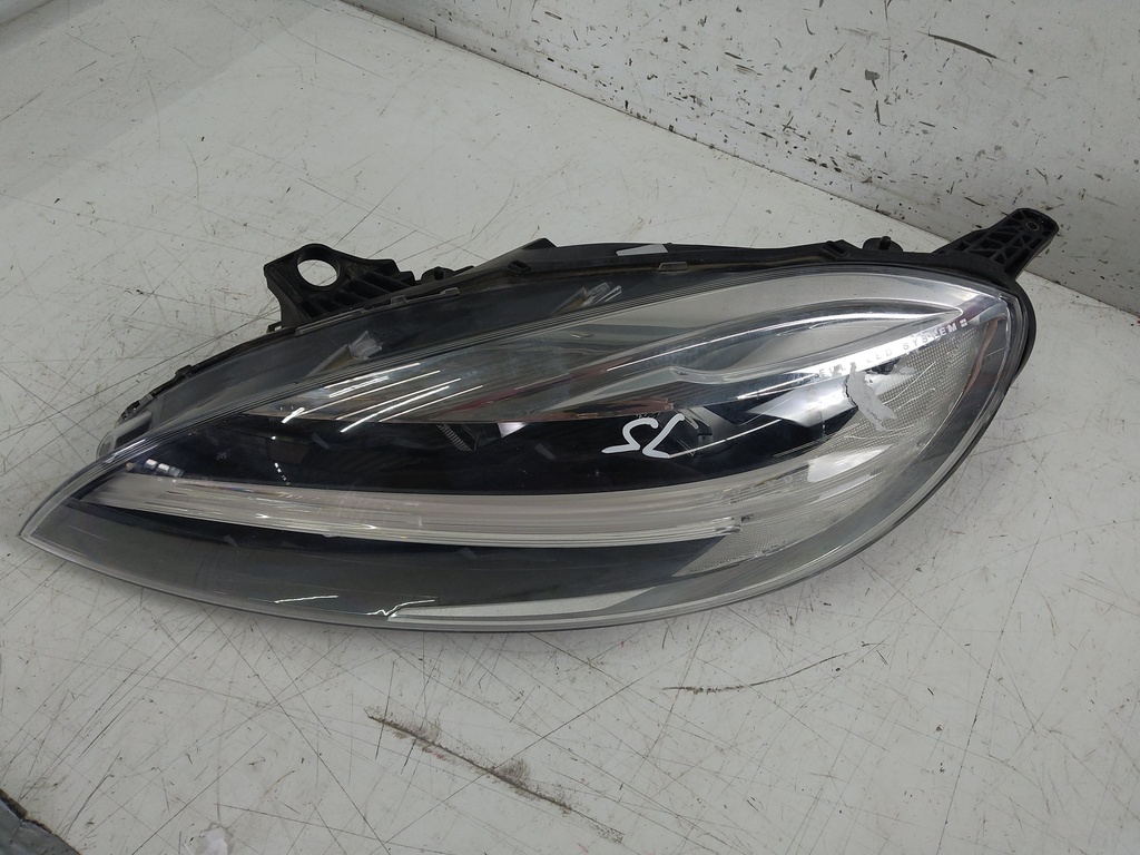 [MTD-527958] Faro izquierdo Volvo V40