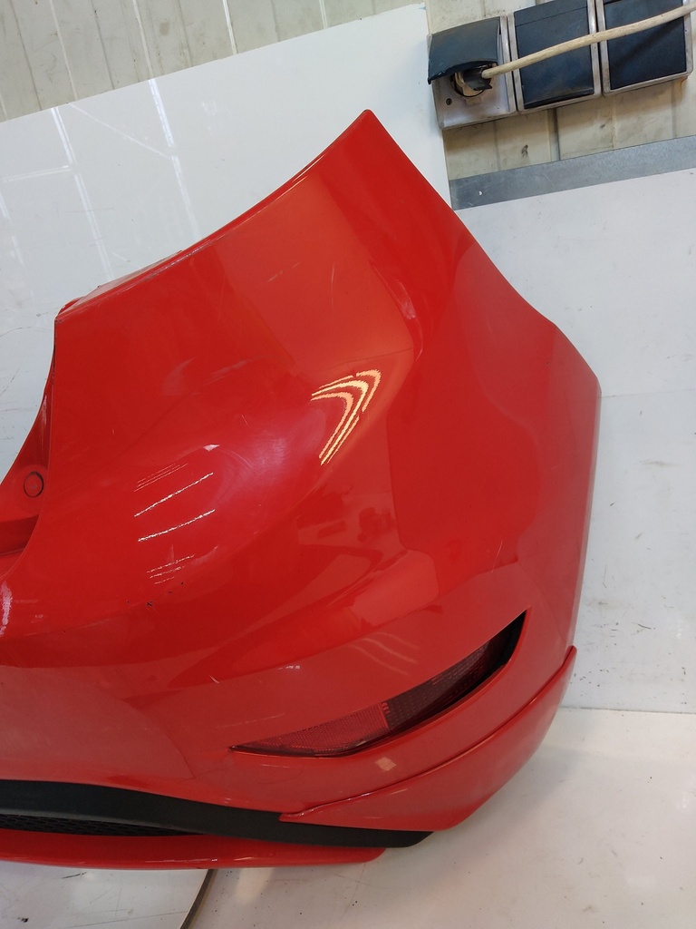 [MTD-520300] Parachoques trasero Ford Fiesta VI CB1 1.6 JTJB 8A61-17906-A Race Red