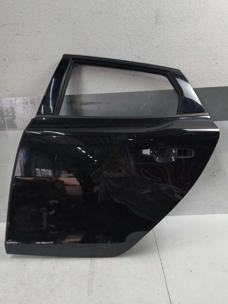 [MTD-520511] Puerta trasera izquierda Volvo V40 2.0 D 122 CV (2015-2019)