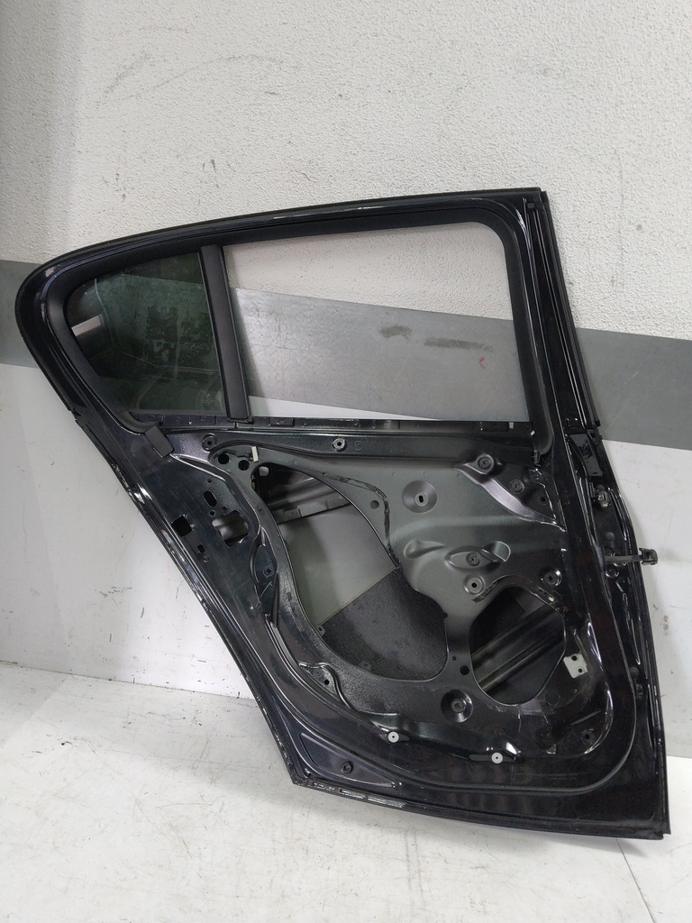 [MTD-520589] Puerta trasera izquierda BMW Serie 1 F20 1.6 N13B16A N13B16U0 41525A2A397 NEGRO (475)