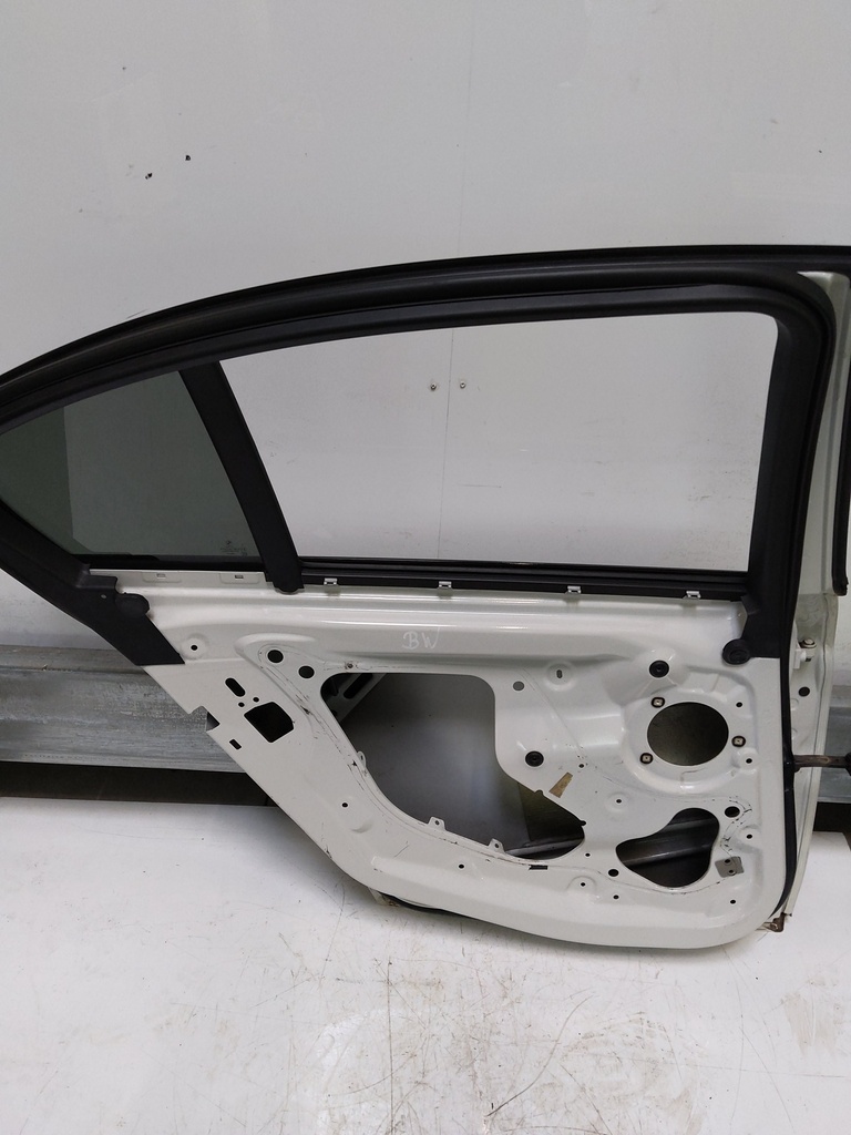 [MTD-519636] Puerta trasera izquierda ALPINE BLANCO BMW Serie 3 F30 F31 325d 2.0 N47D20D 7298513