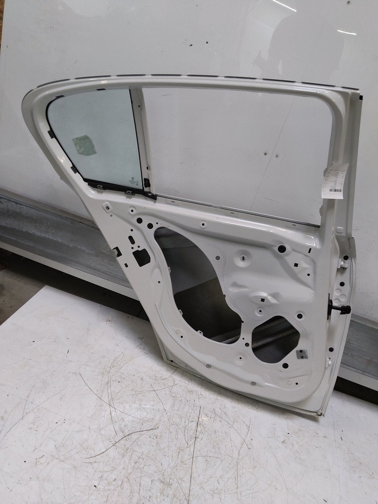 [MTD-521400] Puerta trasera izquierda BMW Serie 1 F20 1.5 B37D15A 41525A2A397 ALPINE WHITE III (300)