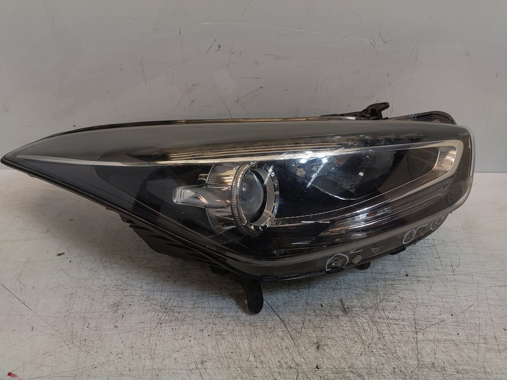 [MTD-527848] Faro derecho Hyundai i40