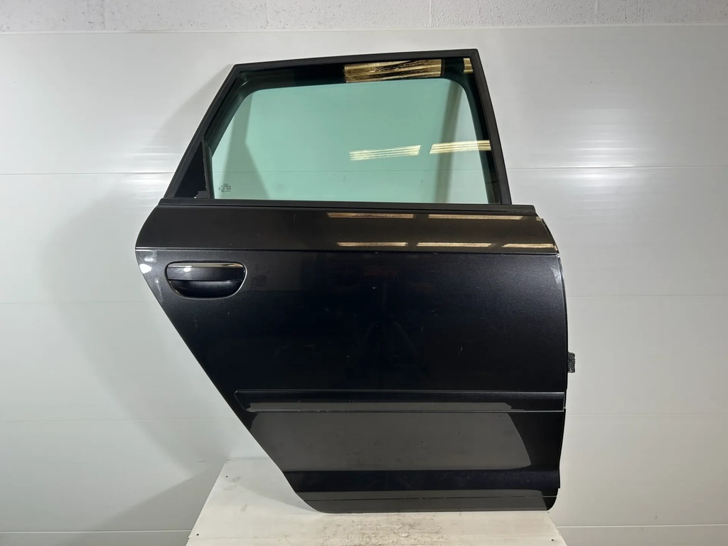 [1000327] Puerta Audi A3 8P 1,6 TDI 8P4833052A